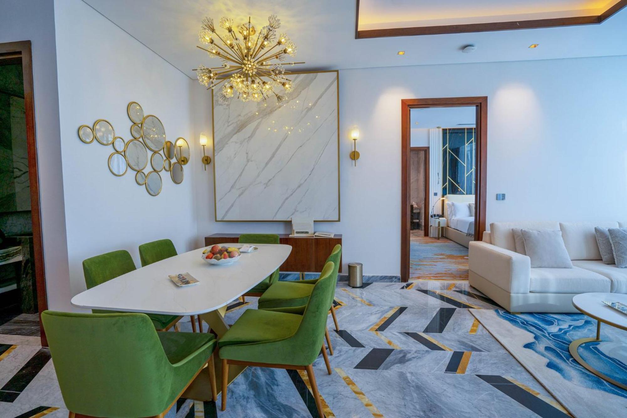 Velero Hotel Doha Lusail Экстерьер фото A dining room